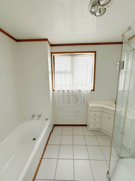 32 Kawiti Avenue, Point England, Auckland - Carousel 6