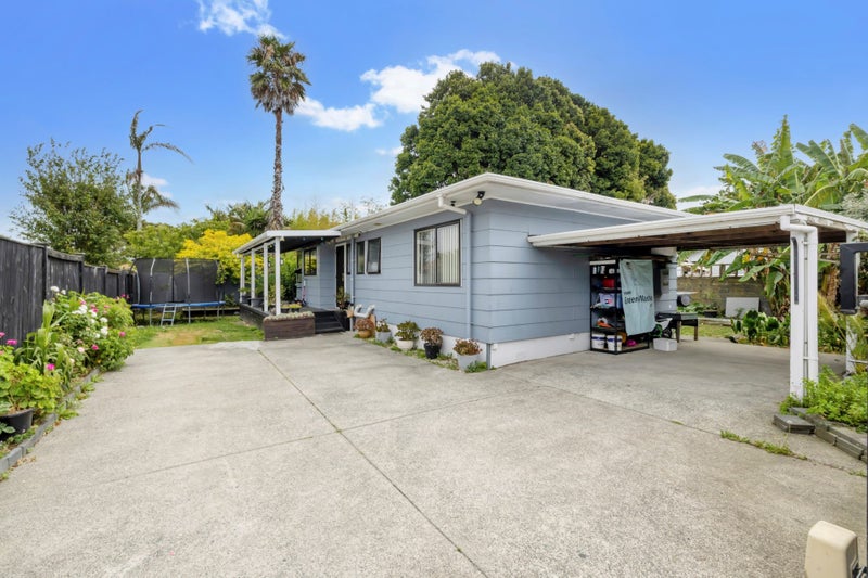 2/128 Buckland Road, Māngere East, Auckland - Carousel 1