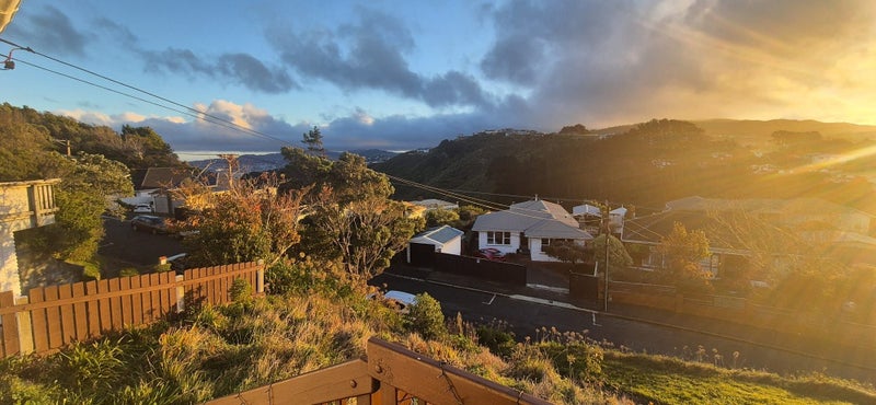 11 Miles Crescent, Newlands, Wellington - Carousel 1