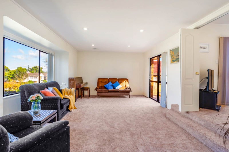 38 Simmental Crescent, Somerville, Manukau - Carousel 2