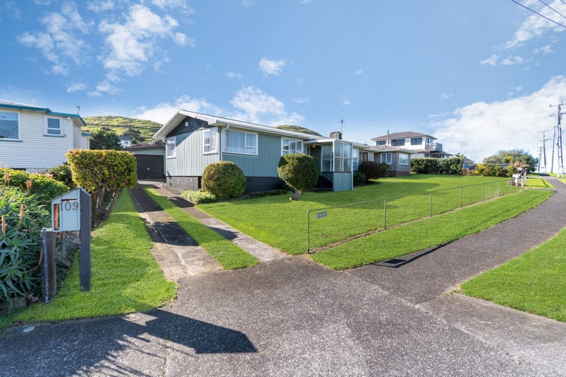 109 Wallace Road, Mangere Bridge, Auckland - Carousel 1