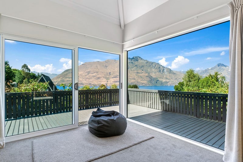 8 Arawata Terrace, Fernhill, Queenstown - Carousel 2