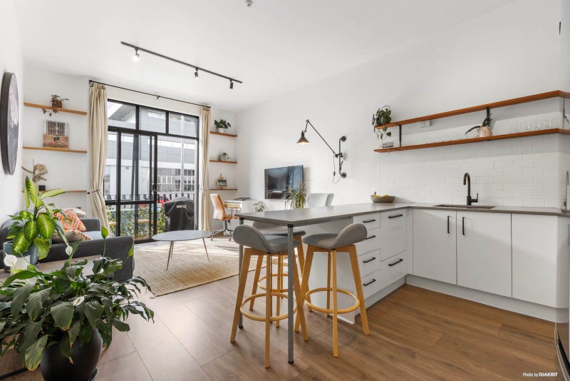 2P/6 Burgoyne Street, Grey Lynn, Auckland - Carousel 1