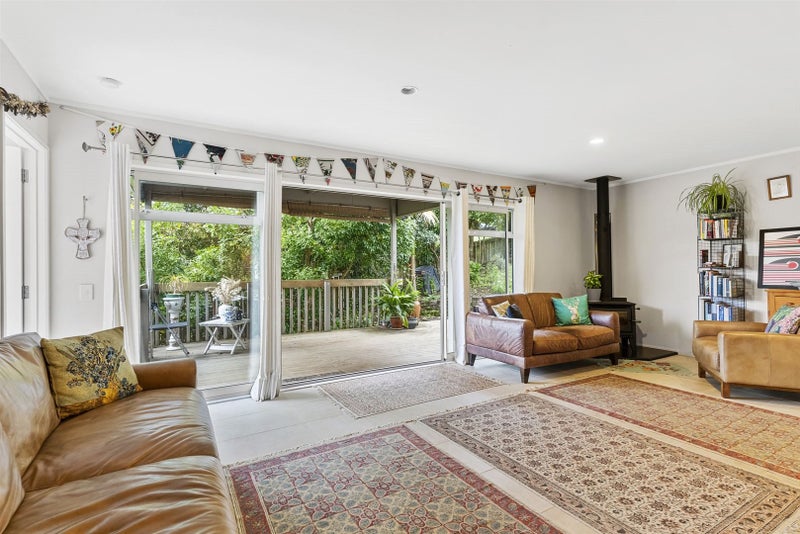 108 The Grove, Onemana - Carousel 34