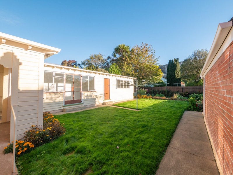 156 Surrey Street, Saint Clair, Dunedin - Carousel 1