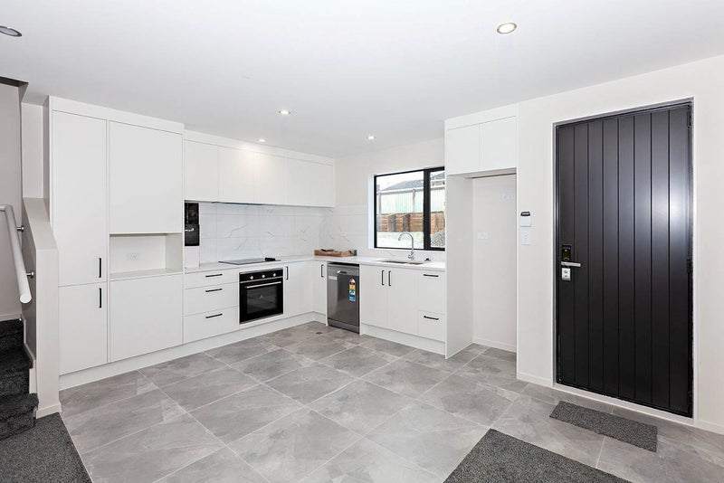 16B Bolton Place, Otara, Auckland - Carousel 2