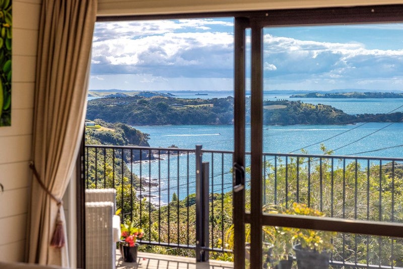 27 Hauraki Road, Oneroa, Waiheke Island - Carousel 1