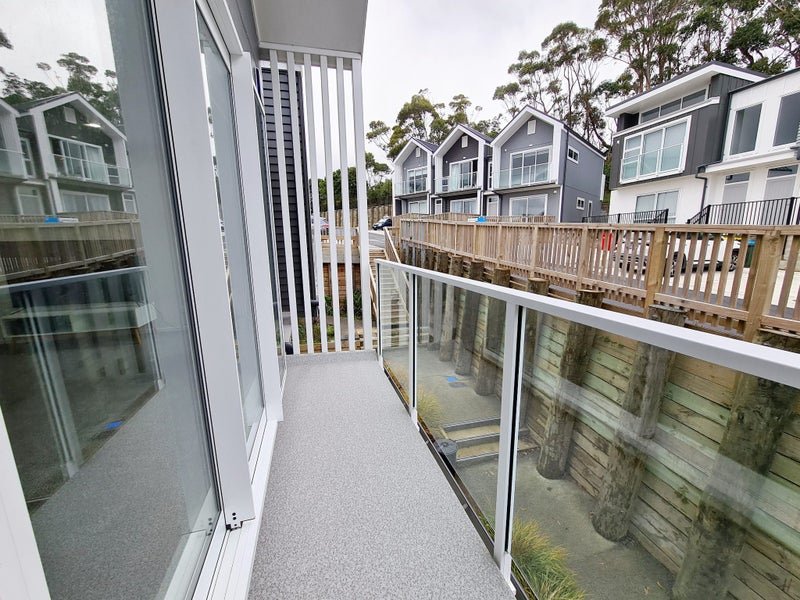 10 Tai Lane, Whitby, Porirua - Carousel 18