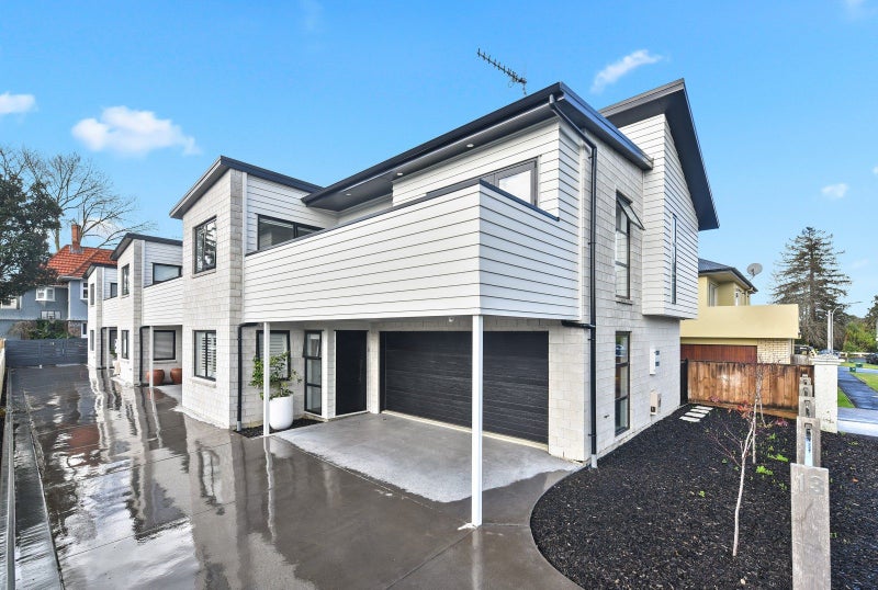 1/13 Manning Street, Hamilton Central, Hamilton - Carousel 1