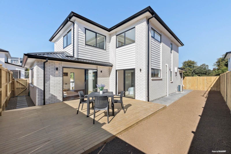 14 Hava place, Green Bay, Auckland - Carousel 1