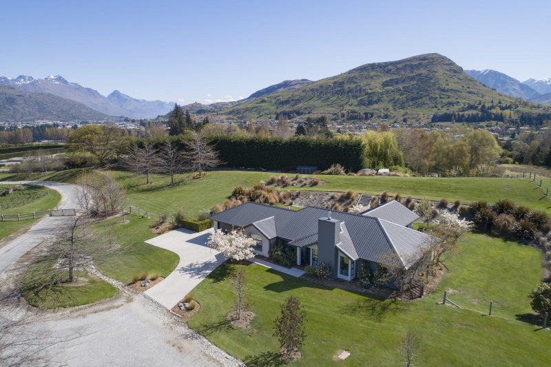 39 Springbank Grove, Lower Shotover, Queenstown - Carousel 1