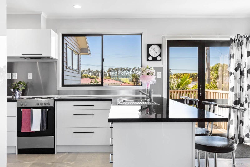 5 Ronald Avenue, Waiuku - Carousel 2