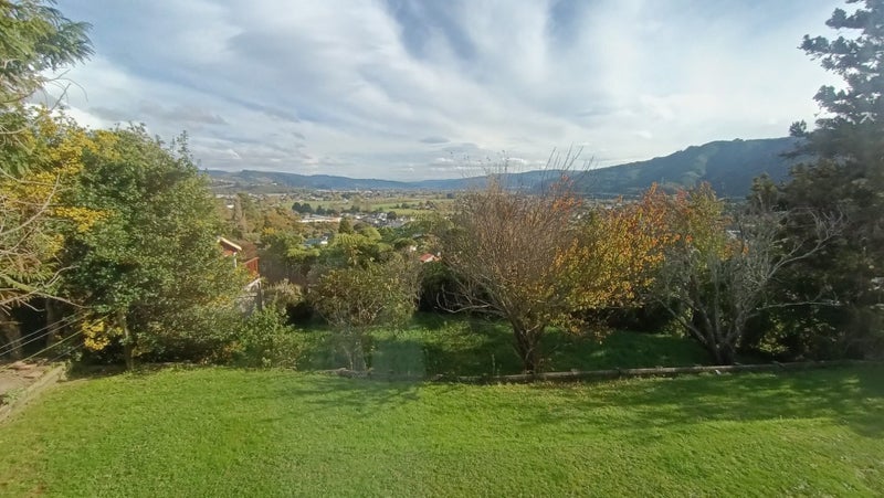 27 Aniseed Grove, Timberlea, Upper Hutt - Carousel 15