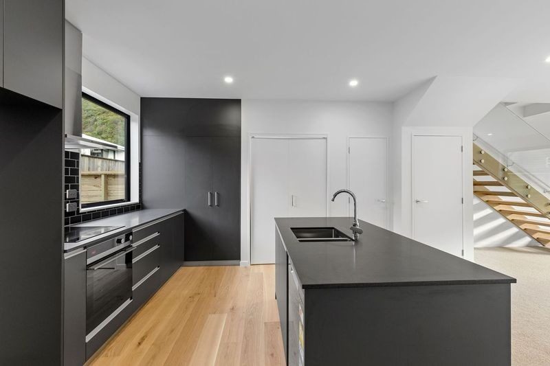 7/166 Queens Drive, Lyall Bay, Wellington - Carousel 2