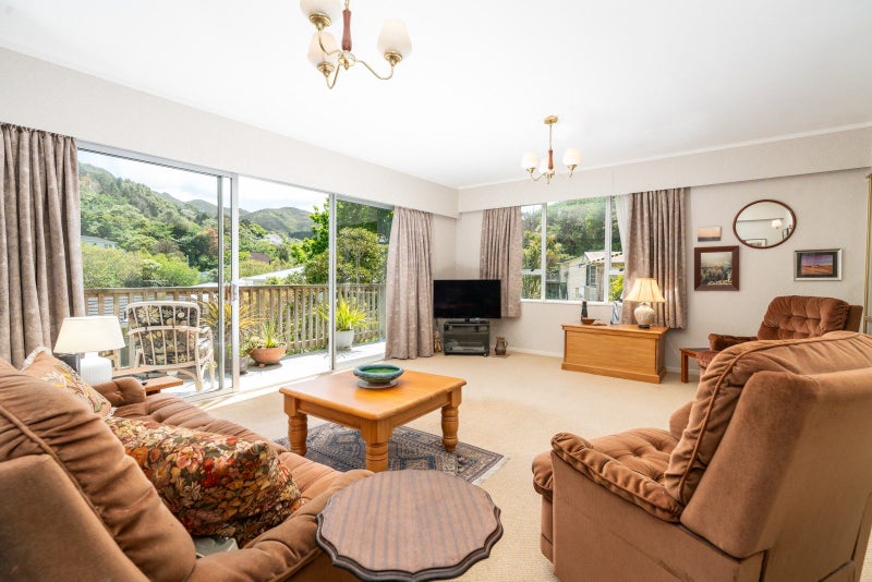 91 South Karori Road, Karori, Wellington - Carousel 2