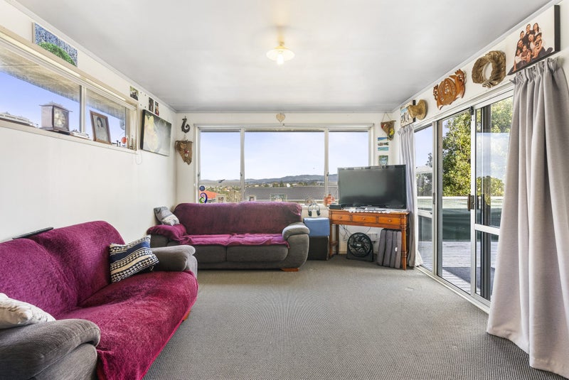 28 Donovan Avenue, Massey, Auckland - Carousel 2