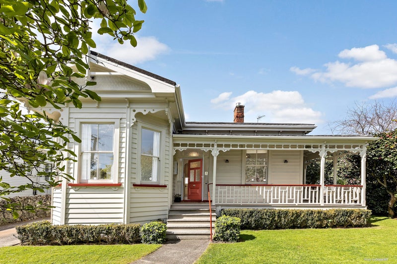 32 Woodford Road, Mount Eden, Auckland - Carousel 1