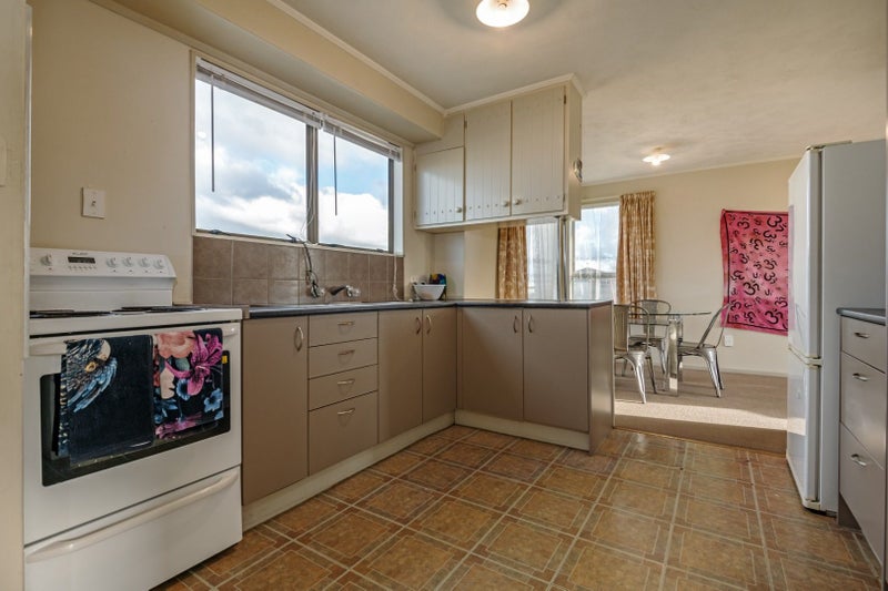 9 Colonial Place, Kelvin Grove, Palmerston North - Carousel 2