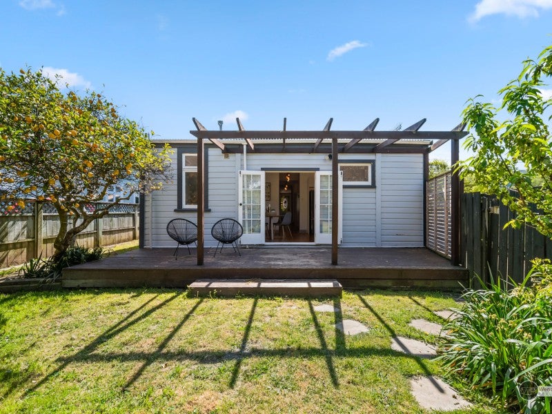 156 Kings Crescent, Hutt Central, Lower Hutt - Carousel 2