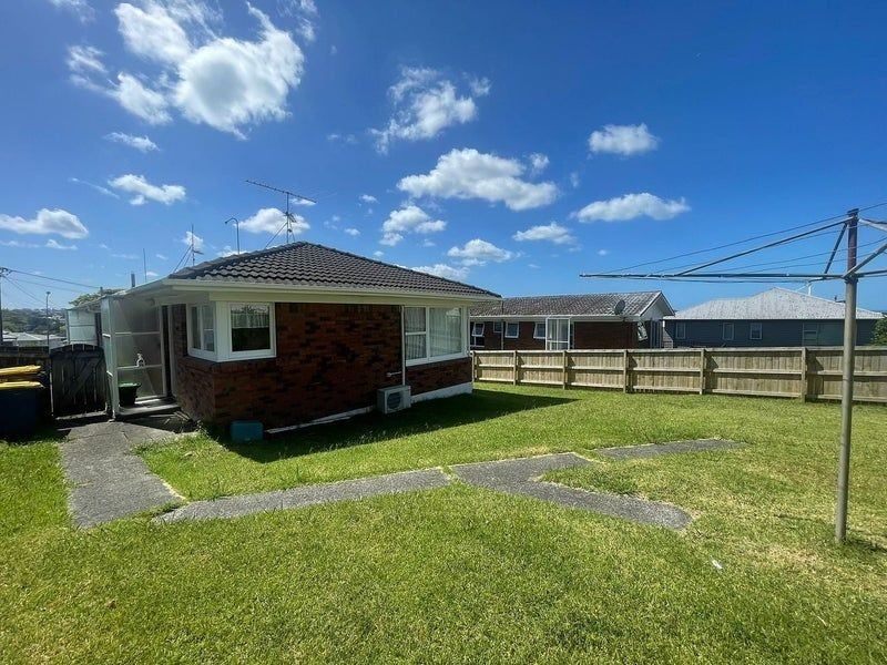 2/18 Anne Road, Hillcrest, Auckland - Carousel 2