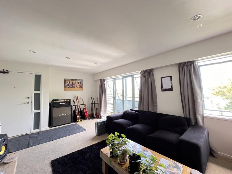 1/93A Kelburn Parade, Kelburn, Wellington - Carousel 2