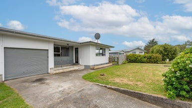 2/10 Hudson Road, Flaxmere, Hastings - Carousel 1