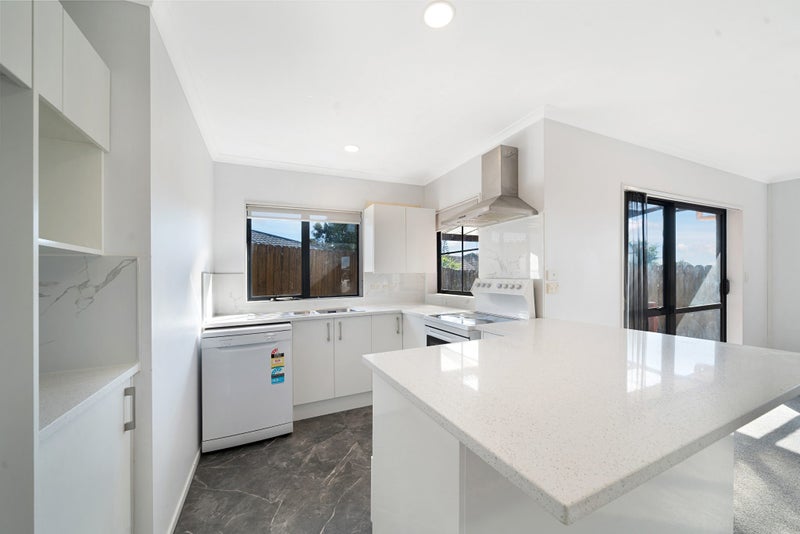 18 Plumstead Rise, Glen Eden, Auckland - Carousel 2