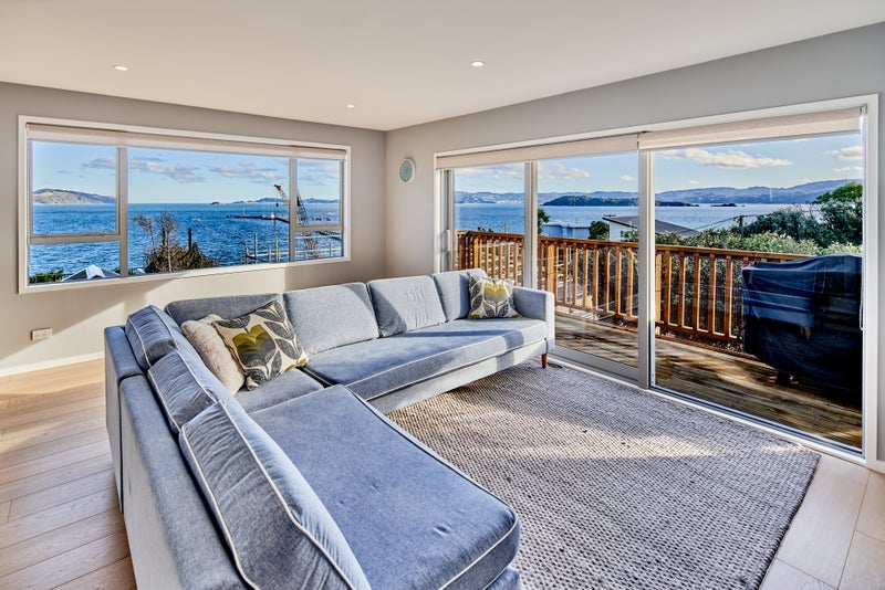 7 Howard Road, Point Howard, Lower Hutt - Carousel 1