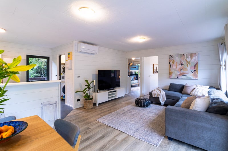 16 Frank Street, Oneroa, Waiheke Island - Carousel 1