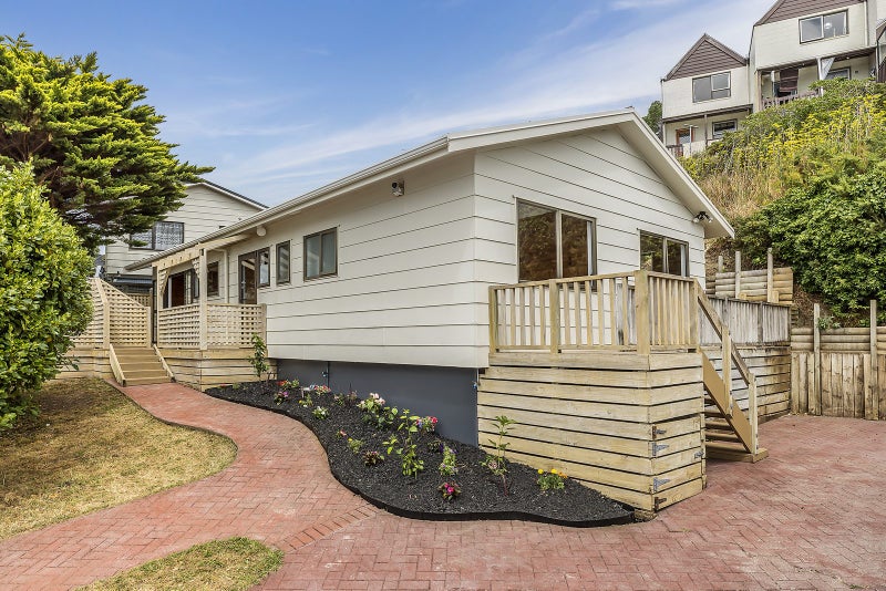 41 Akaroa Drive, Maupuia, Wellington - Carousel 1