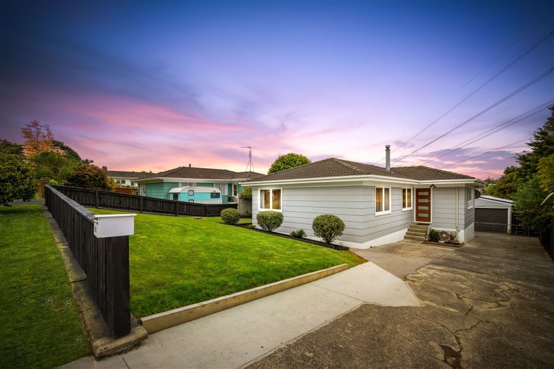 20 Arlette Place, Massey, Auckland - Carousel 1