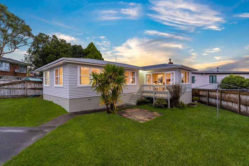 9 Hillary Heights Avenue, Glendene, Auckland - Carousel 1