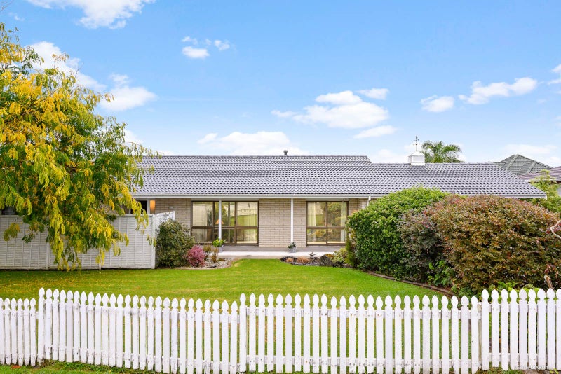 5 Somerville Road, Shelly Park, Auckland - Carousel 1