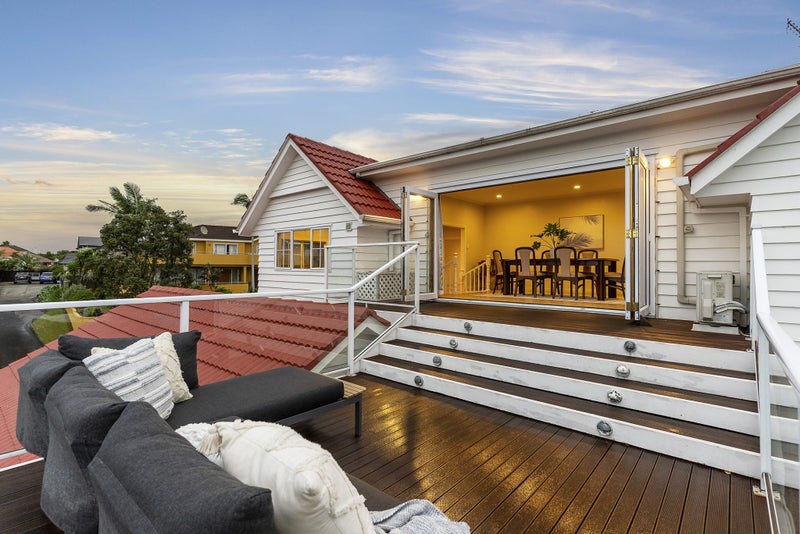 12 Marguerita Place, West Harbour, Auckland - Carousel 2