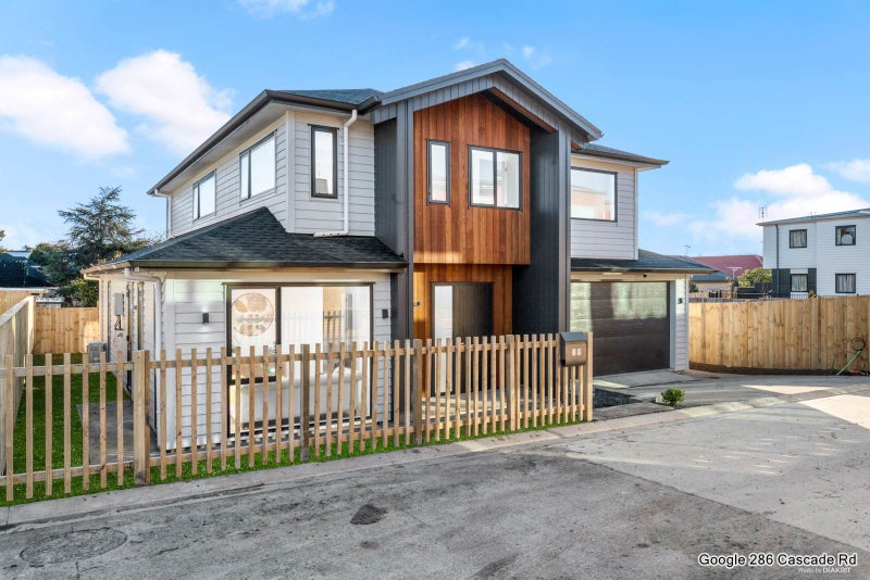 19 Huaota Place, Botany Downs, Auckland - Carousel 1