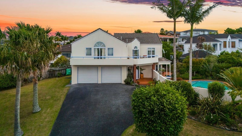 32 Cherub Place, West Harbour, Auckland - Carousel 1