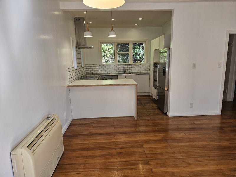 51 Albemarle Road, Northland, Wellington - Carousel 1