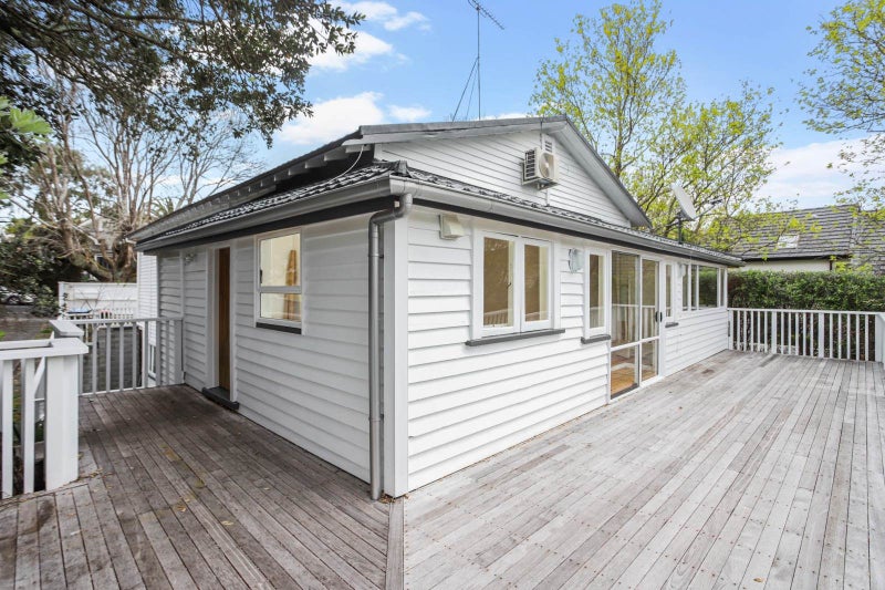 2/91 Sarsfield Street, Herne Bay, Auckland - Carousel 1