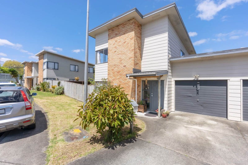 6 Clarrie Wills Way, Otara, Auckland - Carousel 1