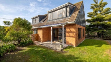 330 Marine Parade, New Brighton, Christchurch - Carousel 1