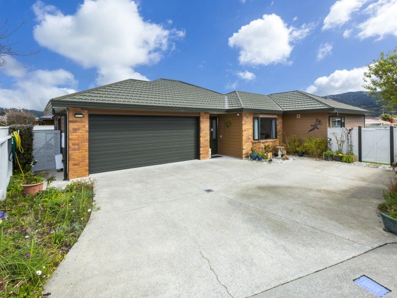 30 Talbot Grove, Trentham, Upper Hutt - Carousel 1