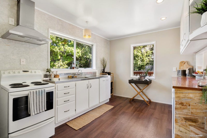 9 Magdalen Place, West Harbour, Auckland - Carousel 2