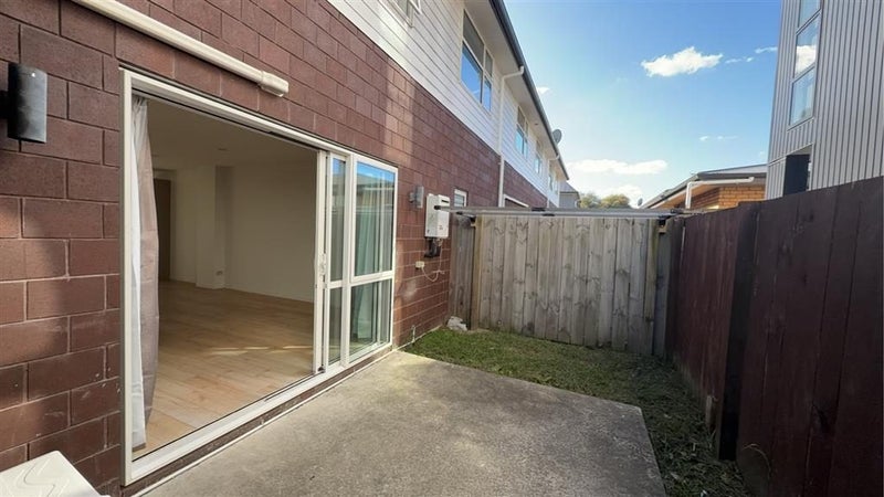 1/4 Littler Place, Hamilton East, Hamilton - Carousel 11