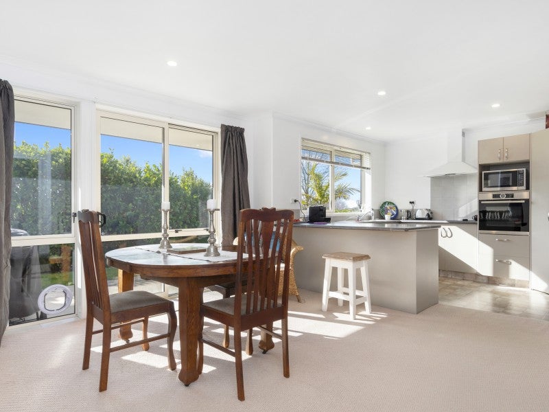 24 Galloway Crescent, Pyes Pa, Tauranga - Carousel 2