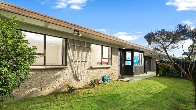 4/11 Koromiko Street, New Lynn, Auckland - Carousel 1