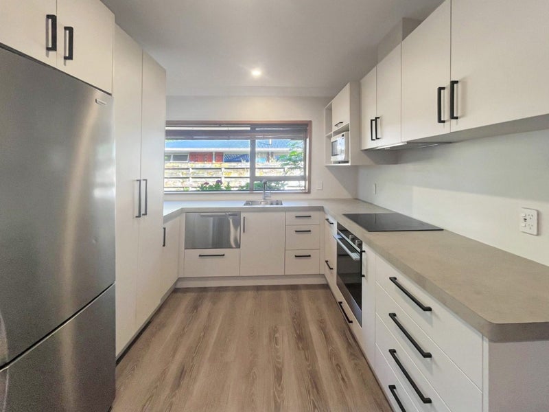 3 Silverdale Court, Terrace End, Palmerston North - Carousel 2