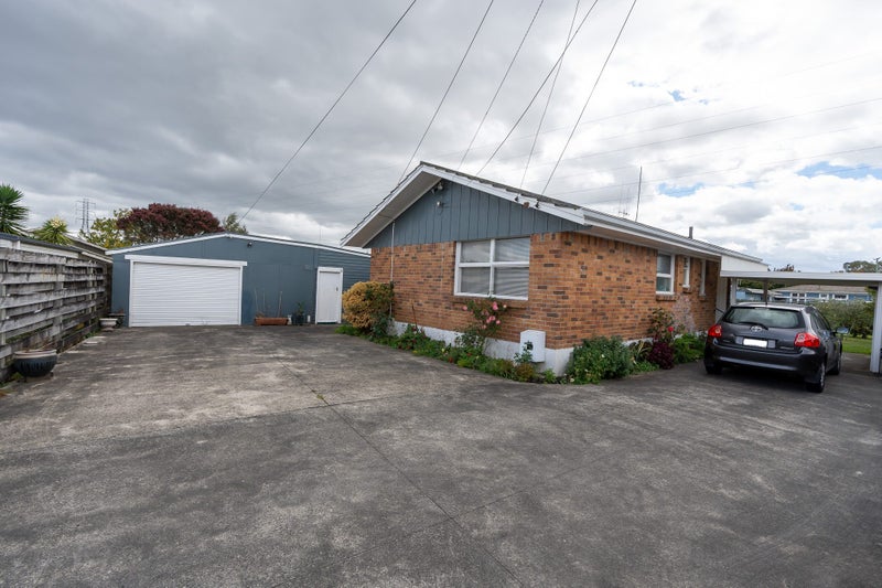 15 Pryce Place, Silverdale, Hamilton - Carousel 1