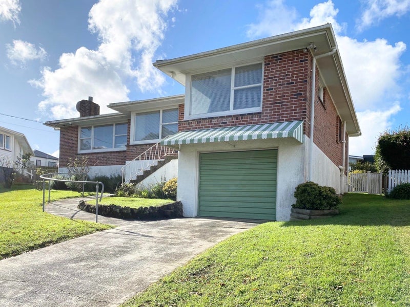 12 Hillview Avenue, New Windsor, Auckland - Carousel 1