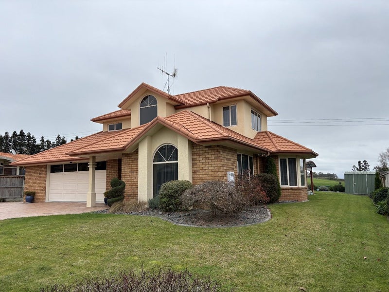 292 Grandview Road, Western Heights, Hamilton - Carousel 1