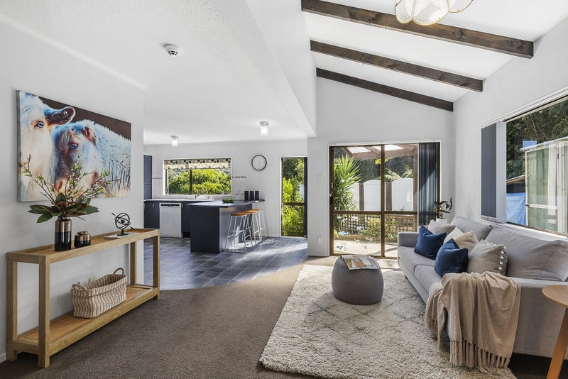 20 Zande Terrace, Tawa, Wellington - Carousel 2